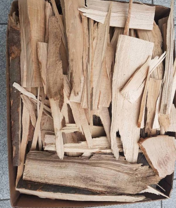 Anzündholz im Karton